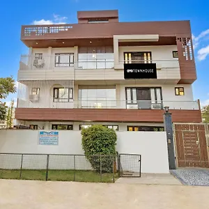  Hotel Townhouse Mayfield Garden Nearby Golf Course Road India